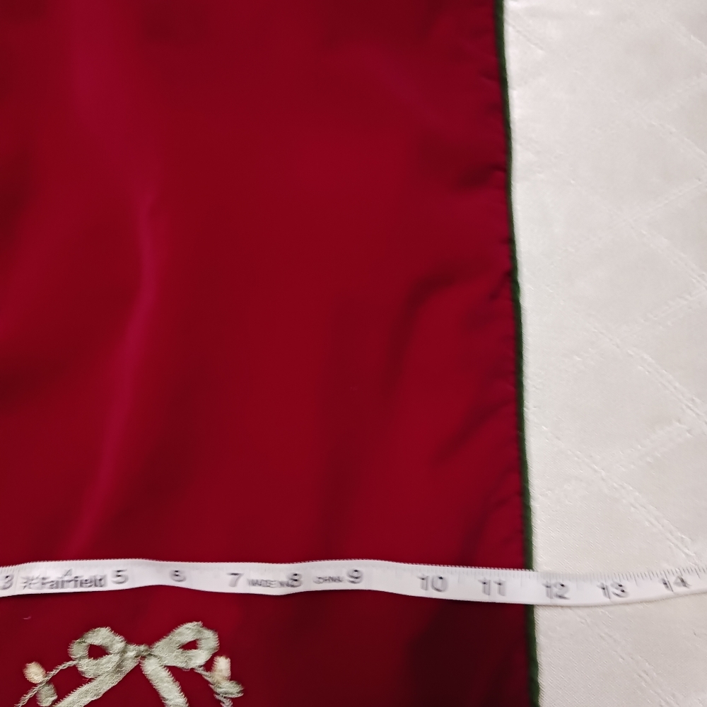 Festive Velvet table runner - Picture 3 of 4